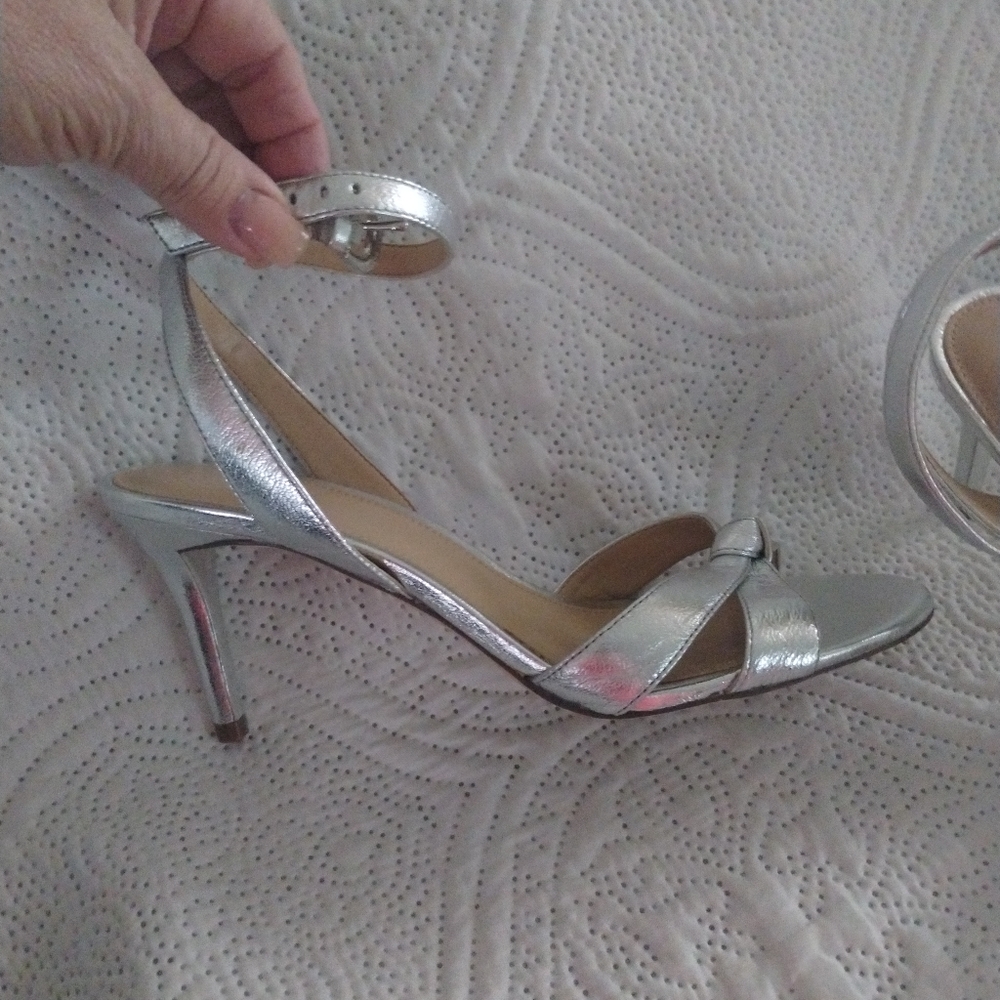 Michael Kors NEW Silver Knot Strappy Heels Size 8 NWT